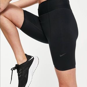 Nike 7-inch mid rise legging shorts in black